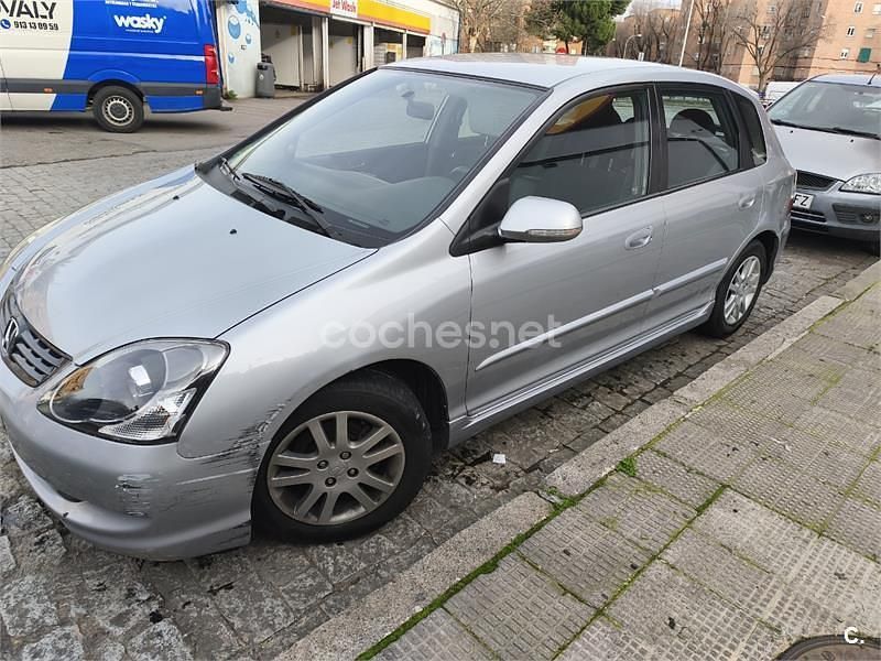 Usado Honda Civic ES 110 CV (80 kW) 2005 Gris / plata Berlina