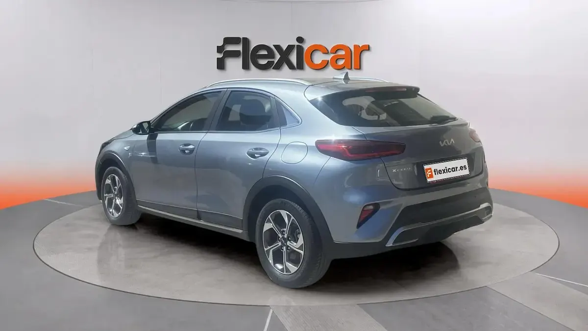 Usado Kia XCeed 120 CV (88 kW) 2023 Gris SUV