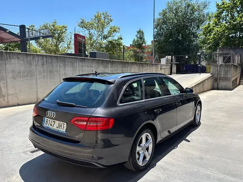 Usado Audi A4 S-Line 150 CV (110 kW) 2015 Gris / plata Familiar