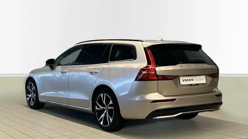 Usado Volvo V60 Plus 197 CV (144 kW) 2025 Gris / plata Familiar