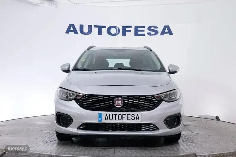 Usado Fiat Tipo Easy 95 CV (69 kW) 2017 Plateado Familiar