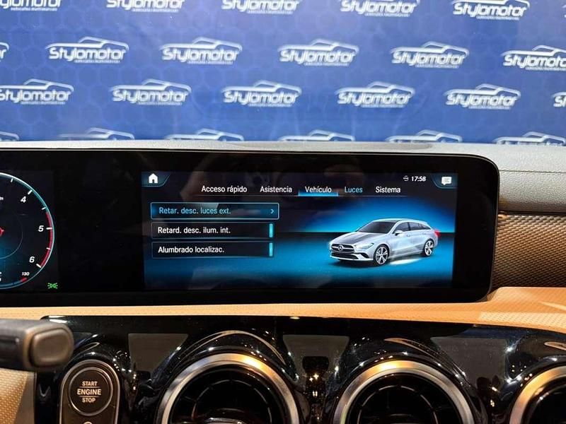 Usado Mercedes CLA220 Shooting Brake 190 CV (139 kW) 2021 Azul Familiar