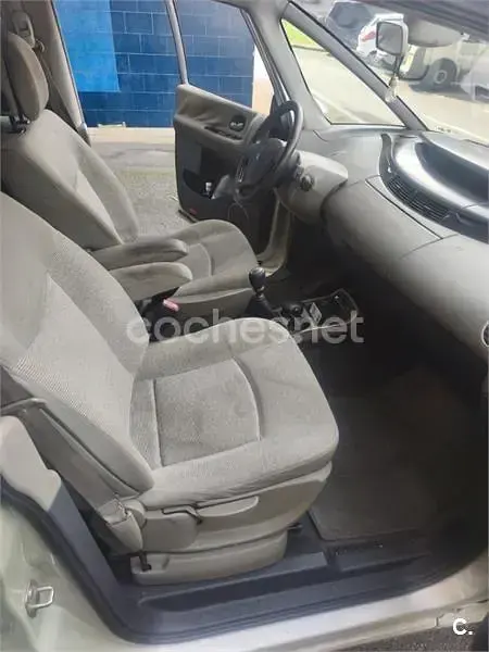 Usado Renault Espace Expression 120 CV (88 kW) 2005 Beige Monovolumen
