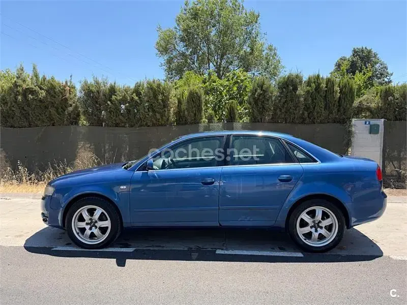 Usado Audi A4 140 CV (102 kW) 2005 Azul Berlina