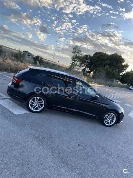 Usado Seat Leon ST CONNECT 110 CV (80 kW) 2014 Negro Familiar