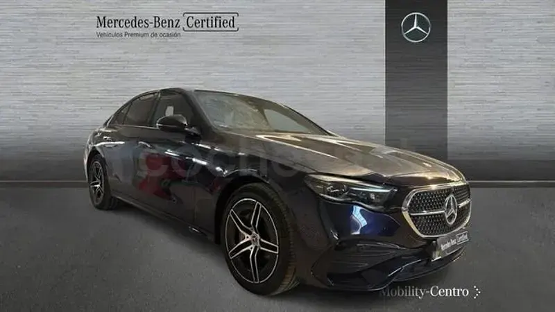 Usado Mercedes E300 313 CV (230 kW) 2024 Azul náutico Berlina