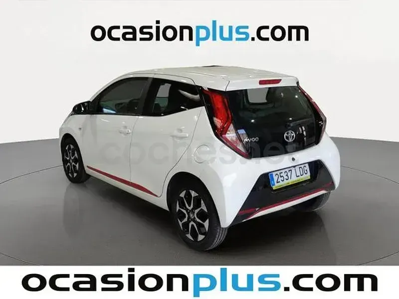 Usado Toyota Aygo X-play 72 CV (52 kW) 2019 Blanco Utilitario