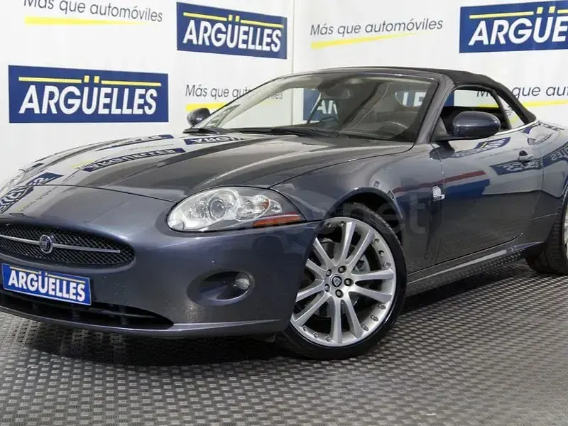 Usado Jaguar XK8 298 CV (219 kW) 2006 Gris / plata Descapotable