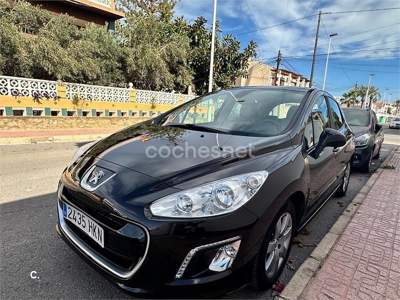 Marrón Usado 2012 Peugeot 308 Active Berlina | 8400 € (Precio justo) - Imagen 1/4