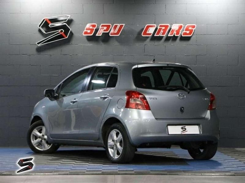 Usado Toyota Yaris Active 101 CV (74 kW) 2009 Gris / plata Berlina