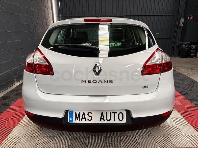 Usado Renault Mégane Dynamique 110 CV (80 kW) 2011 Blanco Berlina