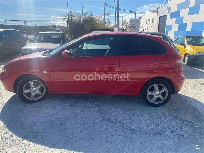Rojo Usado 2005 Seat Ibiza Stella Berlina | 2300 € (Buen precio) - Imagen 1/4