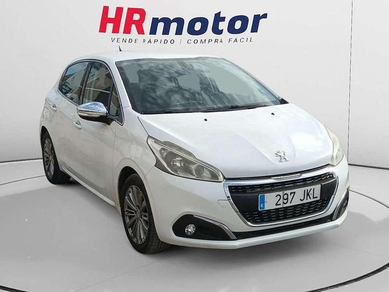 Blanco Usado 2015 Peugeot 208 Allure Utilitario | 8310 € (Precio justo) - Imagen 1/4