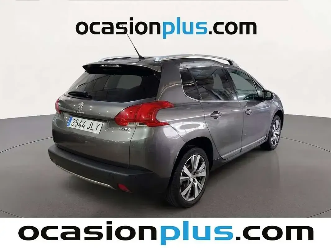 Usado Peugeot 2008 Allure 100 CV (73 kW) 2016 Gris SUV