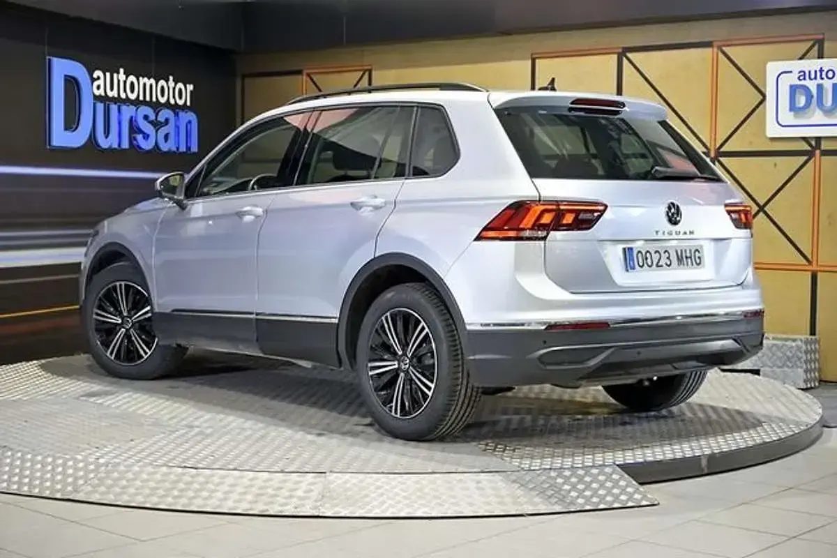 Usado VW Tiguan Life 150 CV (110 kW) 2023 Gris SUV