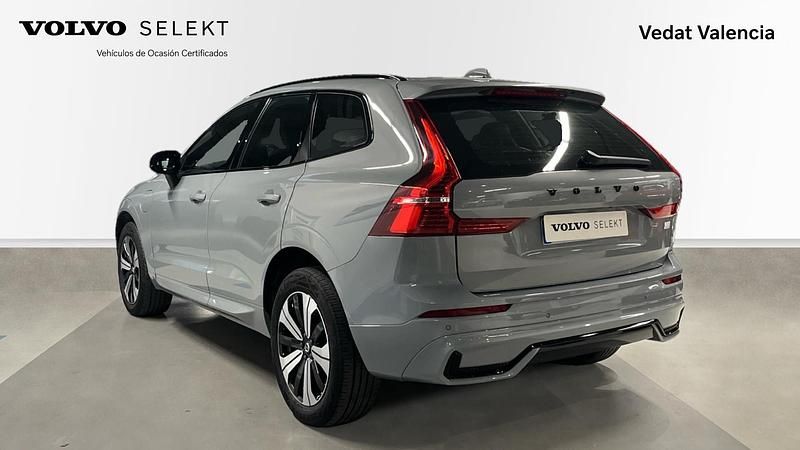 Usado Volvo XC60 Plus 350 CV (257 kW) 2024 Gris / plata SUV