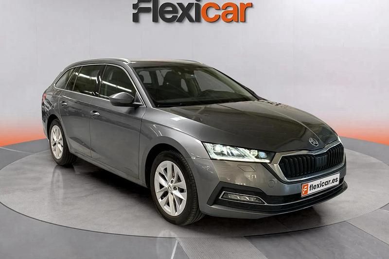 Gris Usado 2023 Skoda Octavia Selection Familiar | 21.490 € (Precio justo) - Imagen 1/4