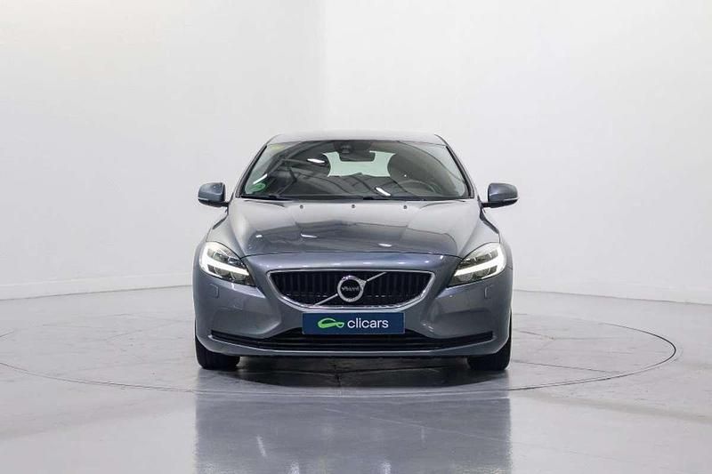 Usado Volvo V40 Momentum 120 CV (88 kW) 2018 Gris Utilitario