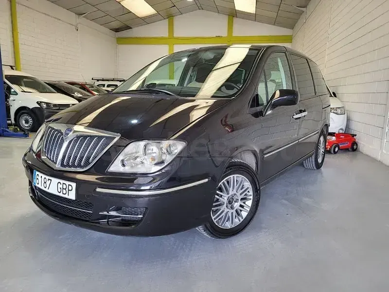 Usado Lancia Phedra 120 CV (88 kW) 2008 Marrón Monovolumen