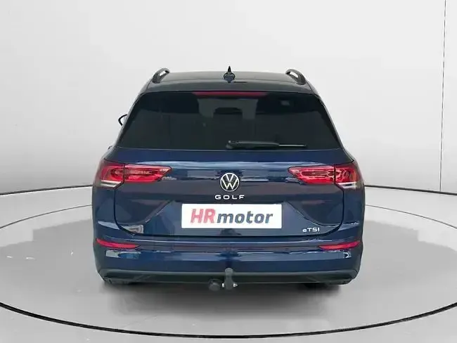 Usado VW Golf VIII Life 110 CV (80 kW) 2021 Azul Familiar