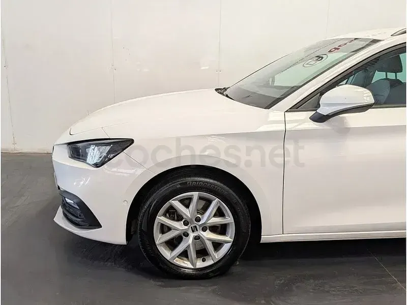 Usado Seat Leon Style 115 CV (84 kW) 2022 Blanco Familiar