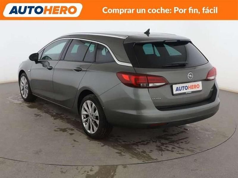Usado Opel Astra Innovation 136 CV (100 kW) 2019 Gris Familiar