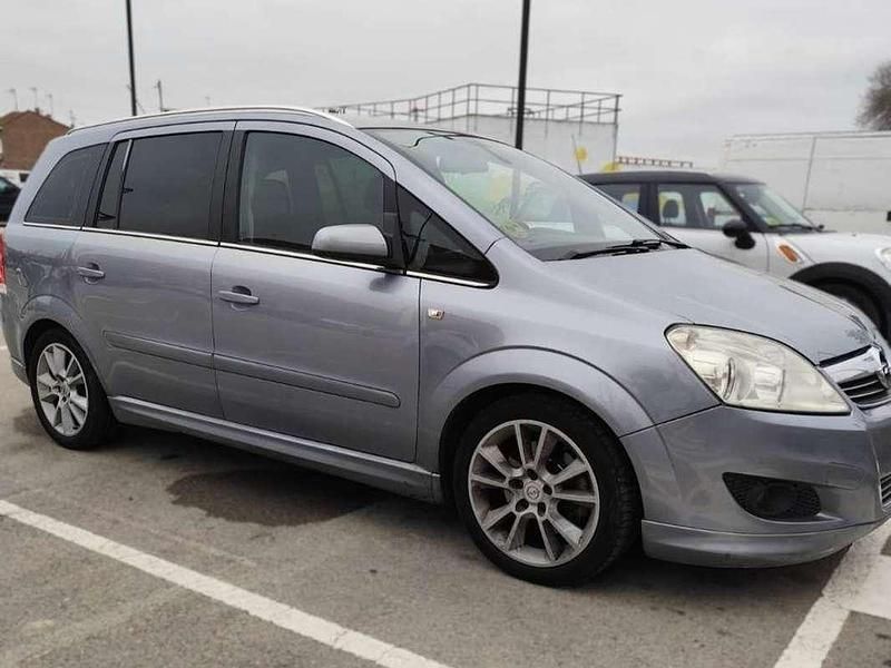 Usado Opel Zafira Cosmo 120 CV (88 kW) 2009 Gris / plata Monovolumen