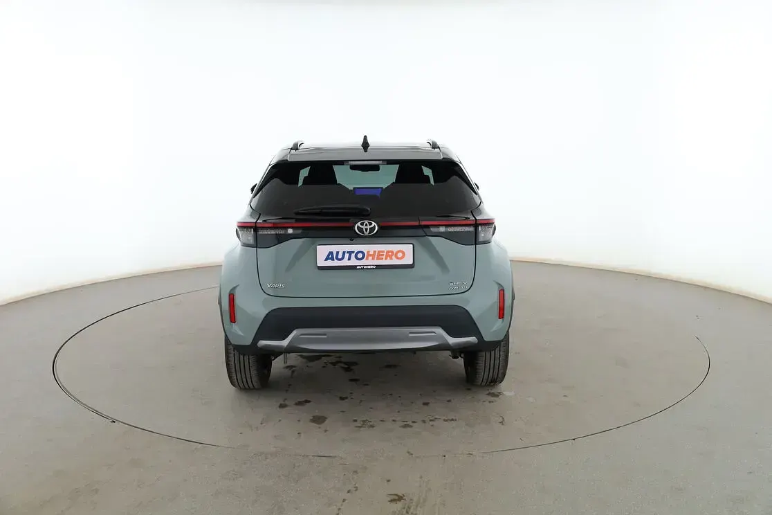 Usado Toyota Yaris Cross Edition 131 CV (96 kW) 2024 Verde SUV