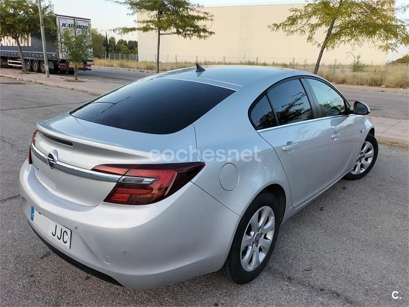 Usado Opel Insignia Selective 140 HP (102 kW) 2015 Cinzento Sedan
