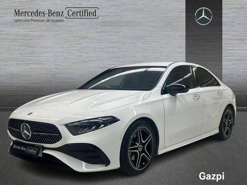 Usado Mercedes A200 AMG line 150 CV (110 kW) 2025 Blanco polar Berlina