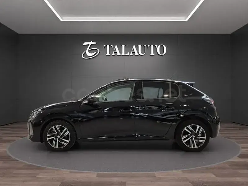 Usado Peugeot 208 Allure 100 CV (73 kW) 2022 Negro Utilitario