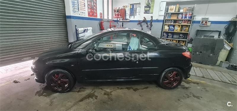 Usado Peugeot 206 110 CV (80 kW) 2003 Negro Descapotable