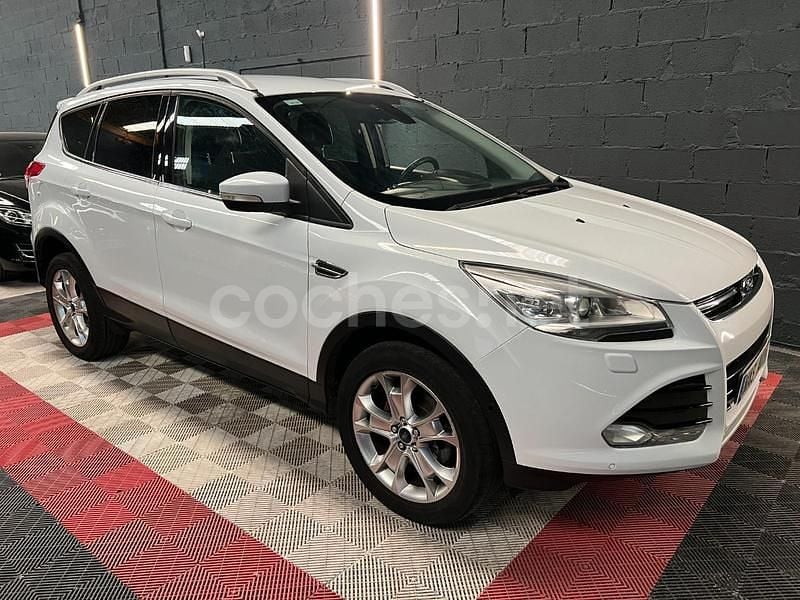 Blanco Usado 2015 Ford Kuga Titanium SUV | 9490 € (Precio justo) - Imagen 1/4