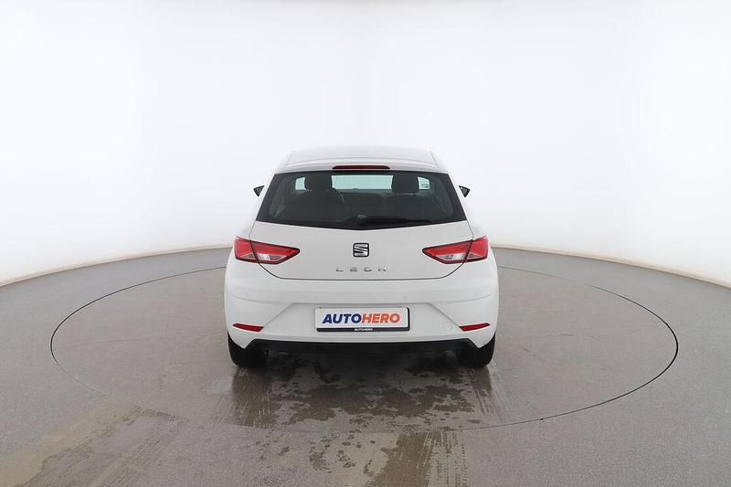 Usado Seat Leon Style 131 CV (96 kW) 2019 Blanco Berlina