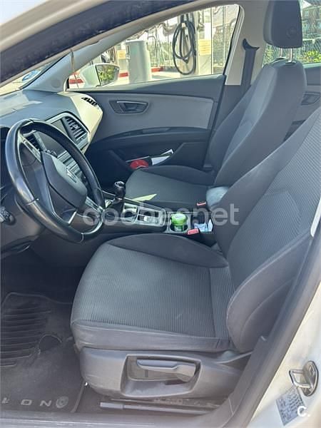 Usado Seat Leon Style 110 CV (80 kW) 2017 Blanco Berlina