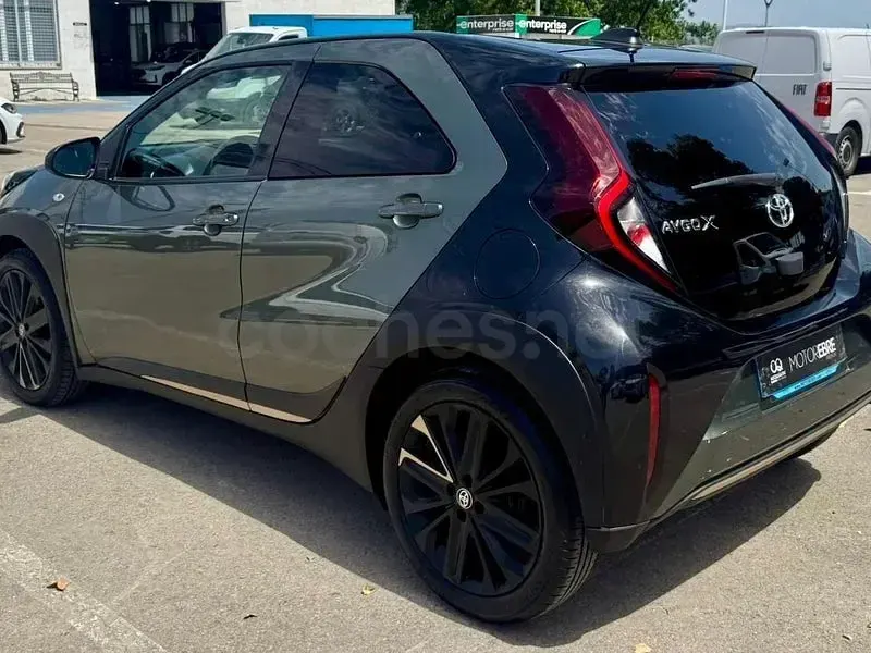 Usado Toyota Aygo X 72 CV (52 kW) 2023 Verde SUV