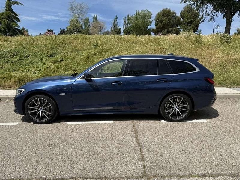 Käytetty BMW 330e Comfort Edition 292 HP (214 kW) 2022 Sininen Farmari