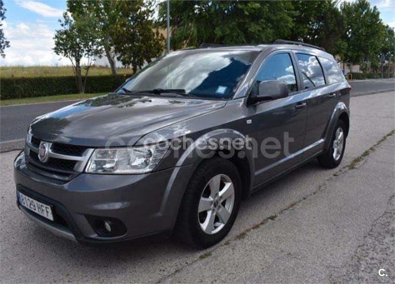Gris / plata Usado 2011 Fiat Freemont Urban SUV | 4200 € - Imagen 1/4