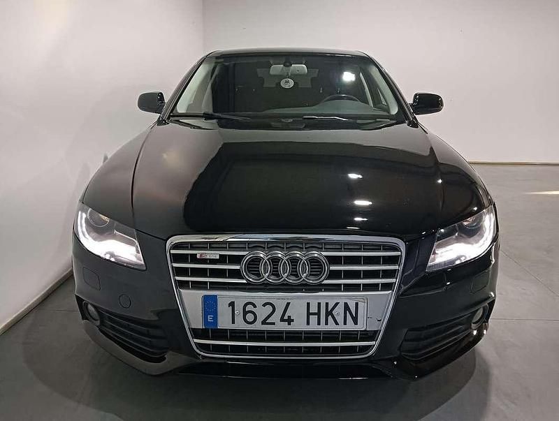 Usado Audi A4 136 CV (100 kW) 2012 Negro Berlina