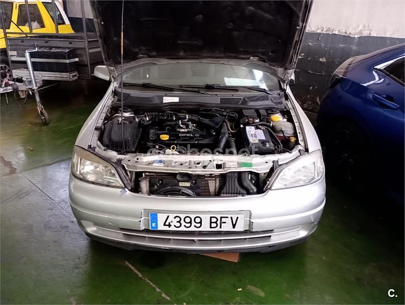 Gris / plata Usado 2001 Opel Astra Club Berlina | 2000 € (Un poco caro) - Imagen 1/4