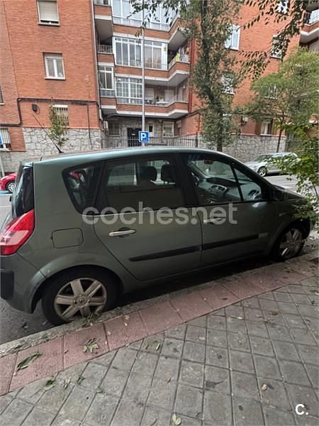 Usado Renault Scénic Authentique 115 CV (84 kW) 2003 Verde Monovolumen