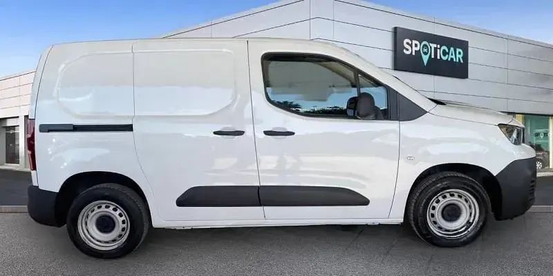 Usado Peugeot Partner 102 CV (75 kW) 2023 Blanco Monovolumen