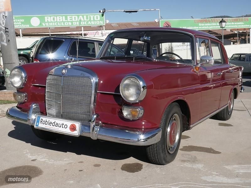 Usado Mercedes 190 55 CV (40 kW) 1973 Granate Berlina