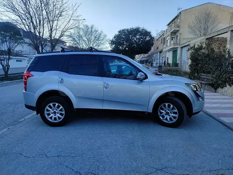 Usado Mahindra XUV500 140 CV (102 kW) 2016 Gris / plata SUV