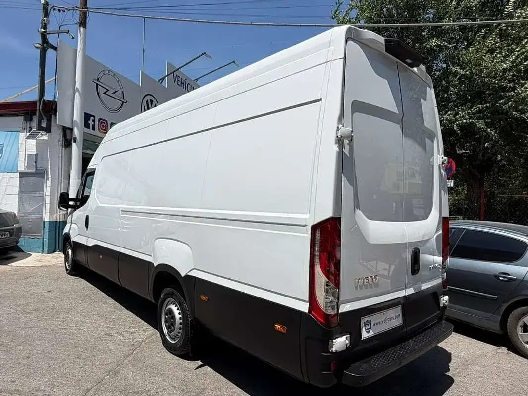 Usado Iveco Daily 175 CV (128 kW) 2024 Blanco Van
