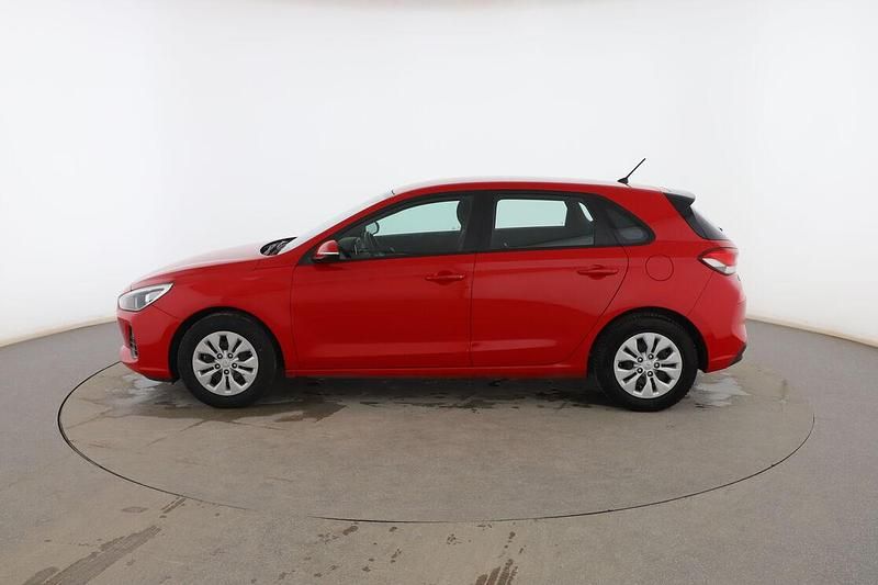 Usado Hyundai i30 120 CV (88 kW) 2017 Rojo Berlina