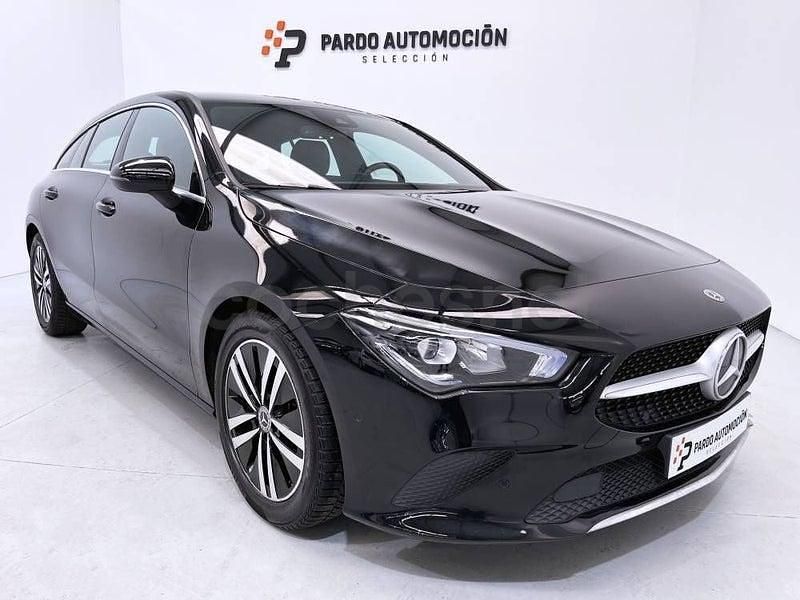 Usado Mercedes CLA200 Shooting Brake 150 CV (110 kW) 2021 Negro Familiar