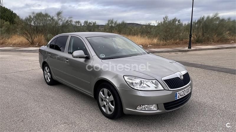 Beige Usado 2010 Skoda Octavia Ambition Berlina | 6500 € (Precio justo) - Imagen 1/3