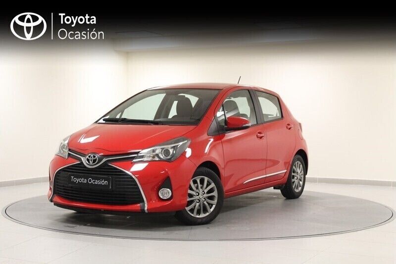 Usado Toyota Yaris Active 100 CV (73 kW) 2016 Rojo