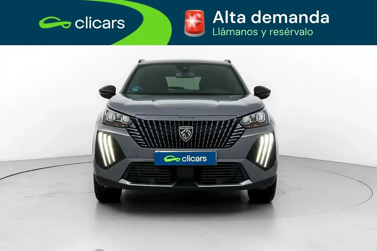 Usado Peugeot 2008 Allure 136 CV (100 kW) 2025 Gris SUV